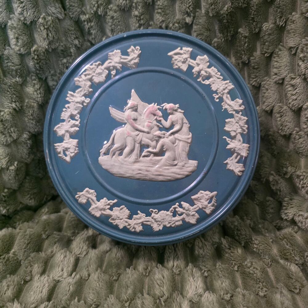 Vintage Wedgwood-inspired biscuit or candy tin